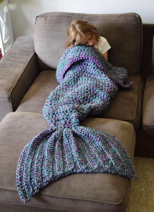 Les fantastiques couvertures de queue de sirène tricotées (PHOTO)