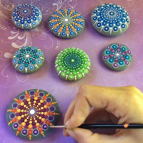 Mandala Stones : comment colorier des mandalas fantastiques sur des pierres (VIDEO)