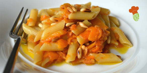 Pasta with pumpkin and pine nuts