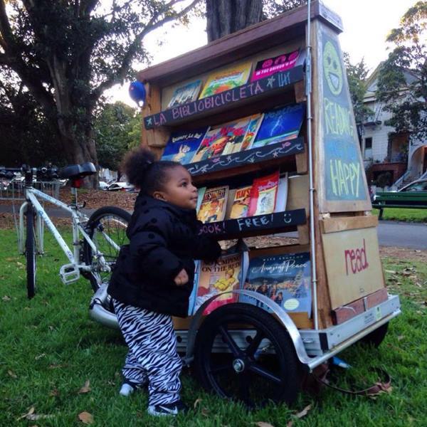 Bibliobicicleta: bookcrossing sets the wheels, libros gratuitos para niños y adultos en Seattle y San Francisco
