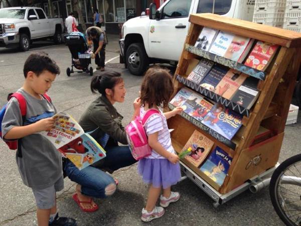 Bibliobicicleta: le bookcrossing met les roues, des livres gratuits pour enfants et adultes à Seattle et San Francisco