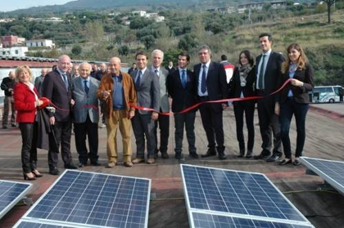 Fotovoltaica: el mercado de las flores de Herculano inaugura la megaplanta del tejado y se libera del petróleo