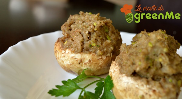 Stuffed mushrooms in a pan: vegan recipe with potatoes and pistachios