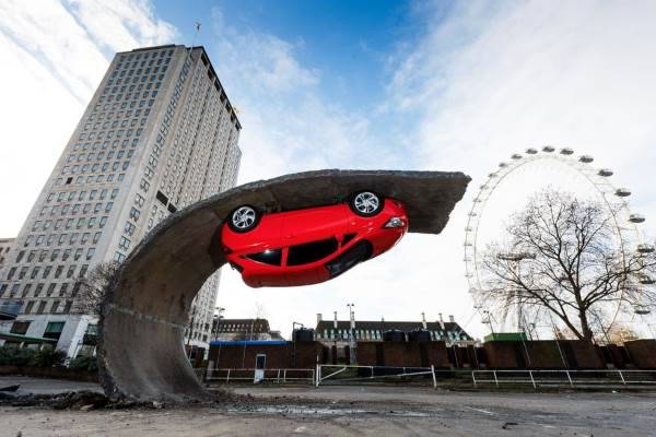 Alex Chinneck's extraordinary architectural optical illusions (PHOTO)