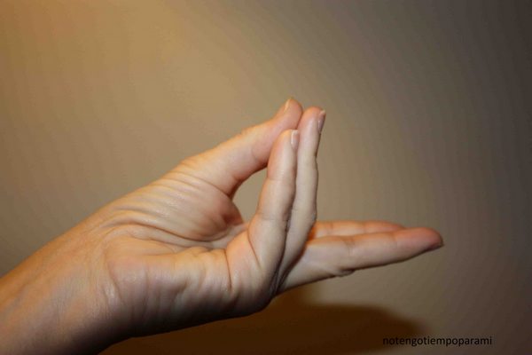 Mudra: the Yoga of the hands that helps us to regain energy and well-being