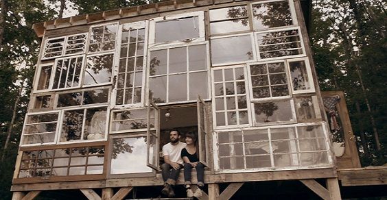 En Holanda la casa abierta a todos hecha con puertas y ventanas recicladas