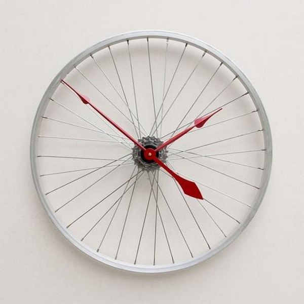 Do-it-yourself wall clocks: 10 ideas for making them out of scrap materials