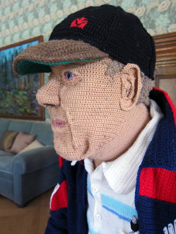 The Finnish artist who crochets the real people of his village
