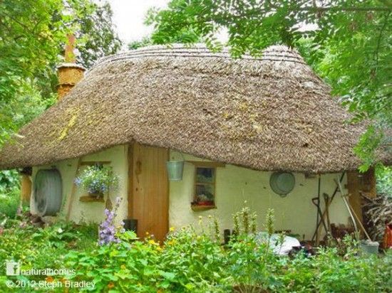 How to self-build a Hobbit-style house in the garden with 180 euros (PHOTO)
