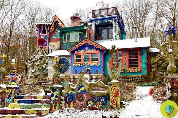 The “Luna Parc” house of this eclectic artist is an authentic open-air work of art