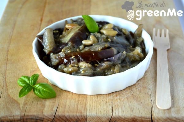 Pan-fried eggplant (recipe with pine nuts)