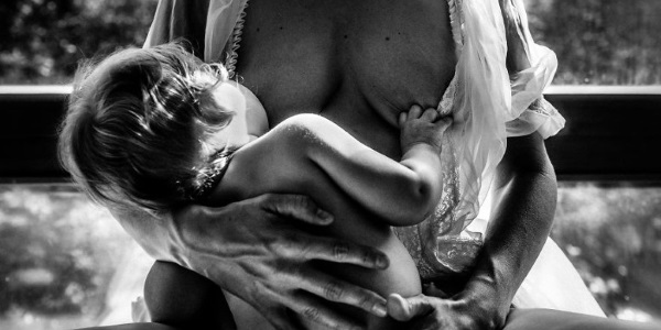 World breastfeeding week: shots of mothers with their babies (PHOTO)