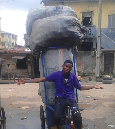 Wecyclers: en África los residuos van en bicicleta (y premia a los habitantes)