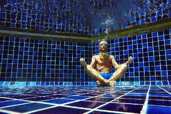 Woga: o que é, para que serve e todos os benefícios do yoga aquático