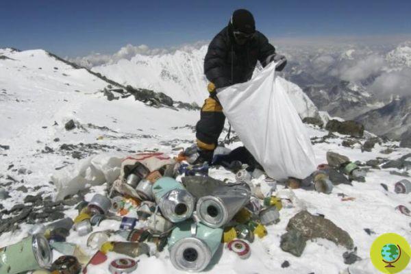 Le Népal organise une expédition pour nettoyer l'Everest de 11 tonnes de déchets