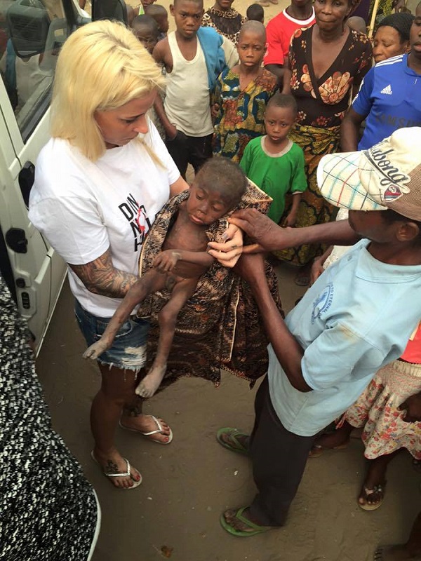 El conmovedor rescate de Hope, una niña nigeriana abandonada en la calle (FOTO)