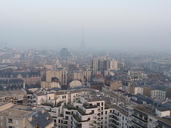El smog asfixia París: parada para coches y transporte público gratuito