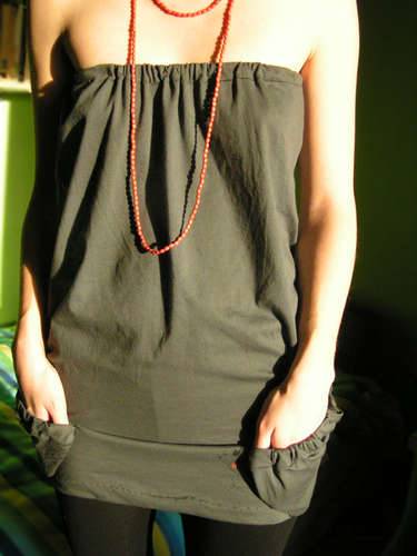 How to turn an old T-shirt into a trendy top with creative recycling