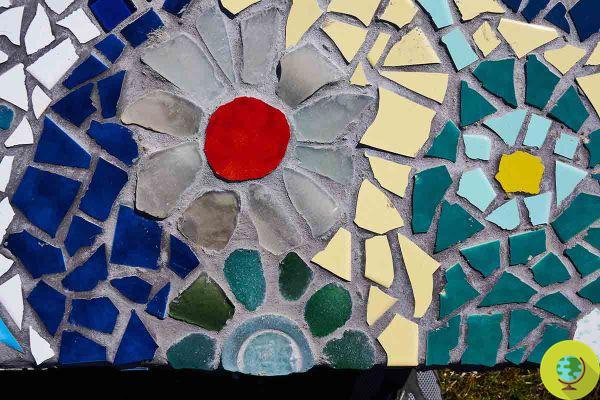 DIY mosaics with recycled material: it's amazing what you can make with old cds, plates and broken mirrors