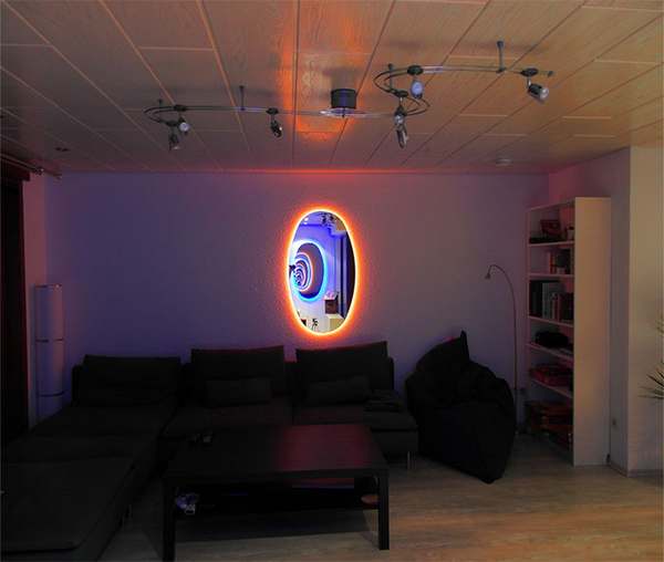 Portal Mirrors: the 'magical' mirrors to create a space-time tunnel between the walls of the rooms (PHOTO)