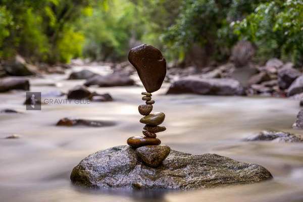 Michael Grab, el artista que equilibra piedras para encontrar la paz (FOTO Y VIDEO)