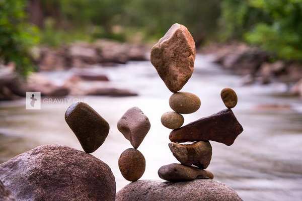 Michael Grab, o artista que equilibra pedras para encontrar a paz (FOTO E VÍDEO)