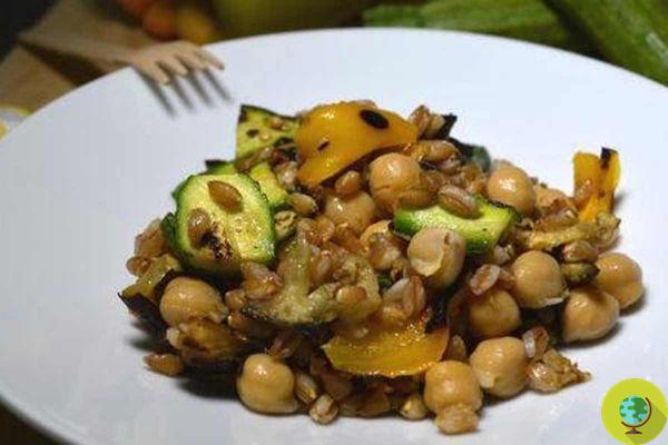 Spelled, chickpea and vegetable salad
