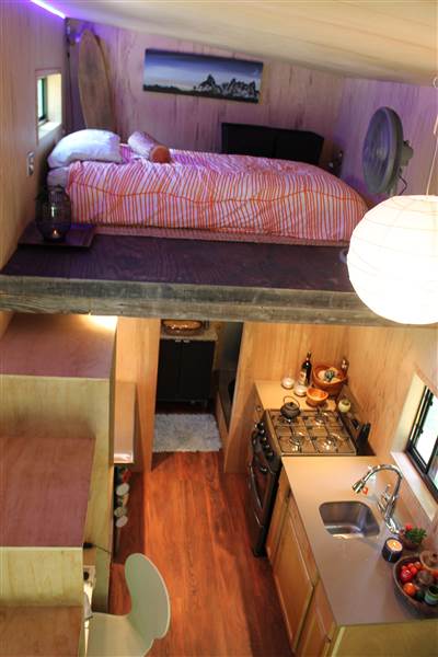 The student who builds a tiny house to avoid borrowing from banks and save on rent