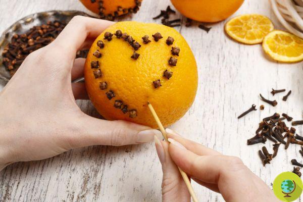 DIY Christmas decorations: how to make scented candles ... with an orange (and cloves)