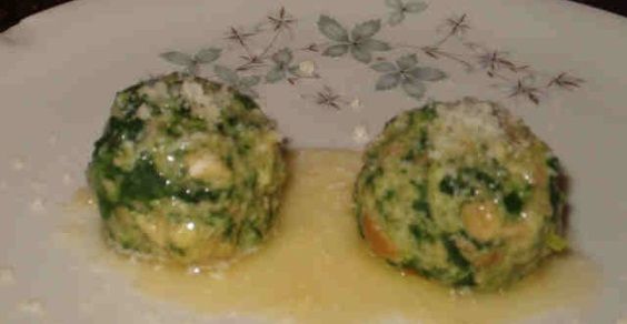 Vegan recipes: Tyrolean dumplings with spinach in broth