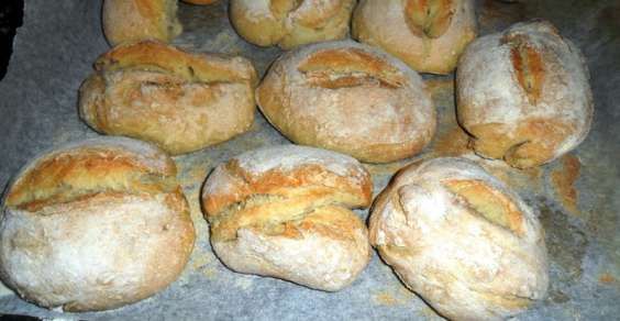 Homemade buns with sourdough (dough)