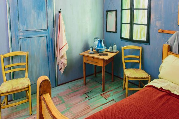O famoso quarto de Van Gogh reproduzido em tamanho real: para alugar por 9 euros (FOTO)