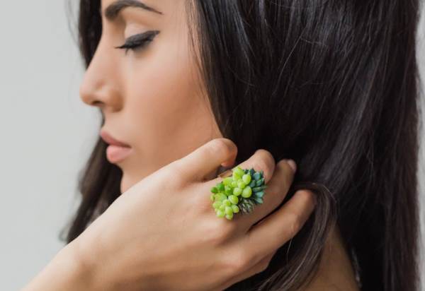 Eco-jewels that grow: first you wear them and then you plant them