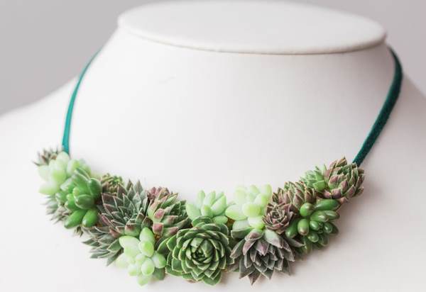 Eco-jewels that grow: first you wear them and then you plant them