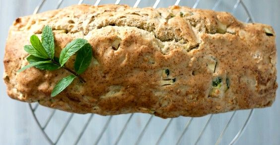Savory plumcake with mint-scented zucchini
