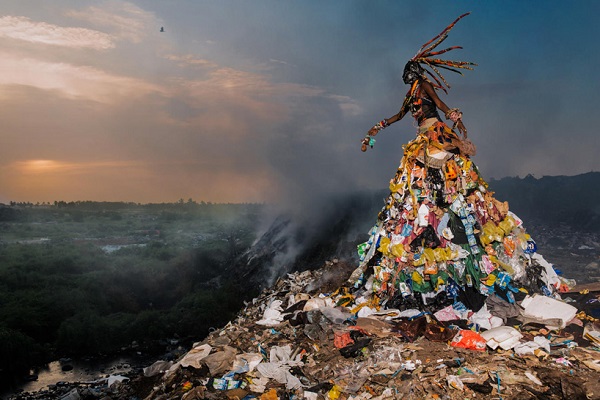 Vêtements fabriqués à partir de déchets : les photos dérangeantes qui montrent la pollution de l'Afrique (PHOTO et VIDEO)