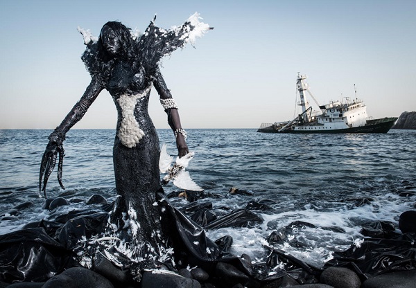Roupas feitas de lixo: as fotos perturbadoras que mostram a poluição da África (FOTO e VÍDEO)