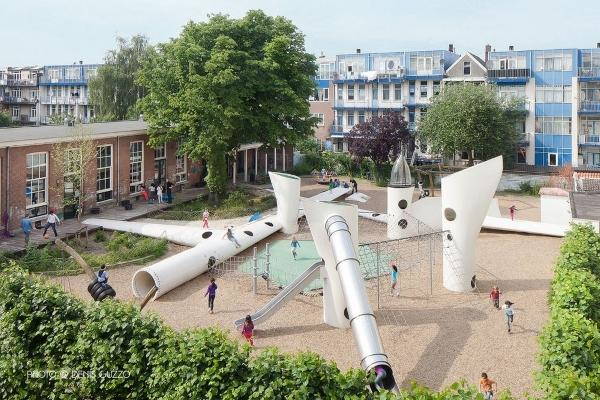 Aerogeneradores en desuso se transforman en un parque infantil (FOTO)
