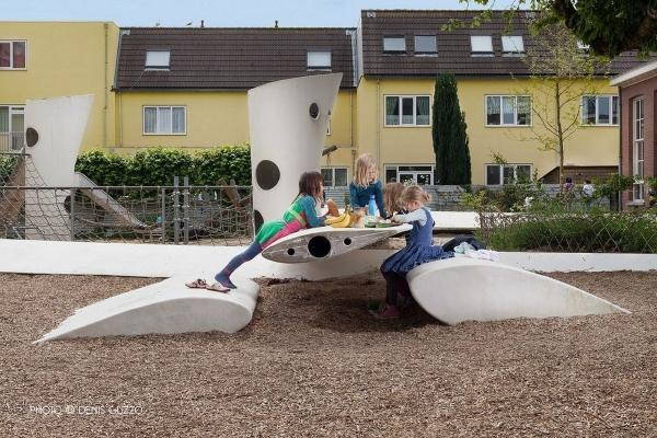 Aerogeneradores en desuso se transforman en un parque infantil (FOTO)
