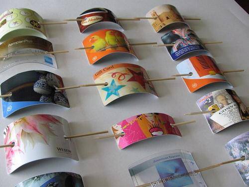 10 ideas for the creative recycling of expired credit cards and plastic cards