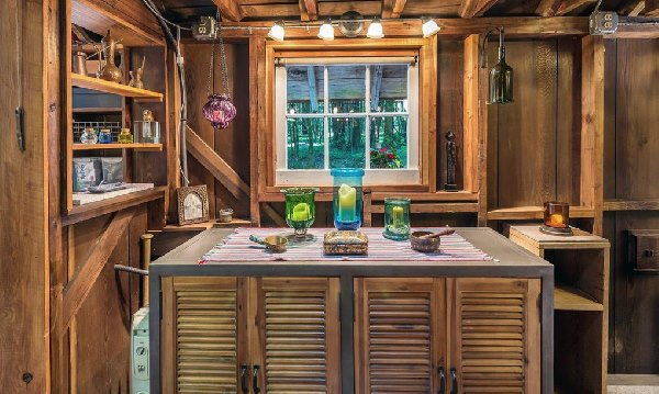 Tiny house: tree house for sale that costs the same as an apartment in the city (PHOTO)