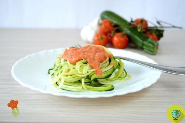 Zucchini spaghetti with red pesto