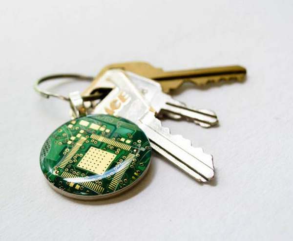 Stunning eco-jewelry from the circuits of old computers and cell phones (PHOTO)