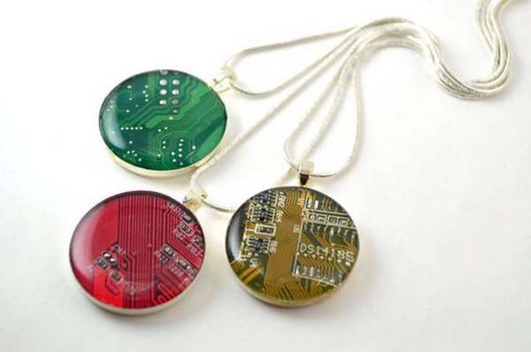 Impressionantes eco-jóias dos circuitos de computadores e telefones celulares antigos (FOTO)