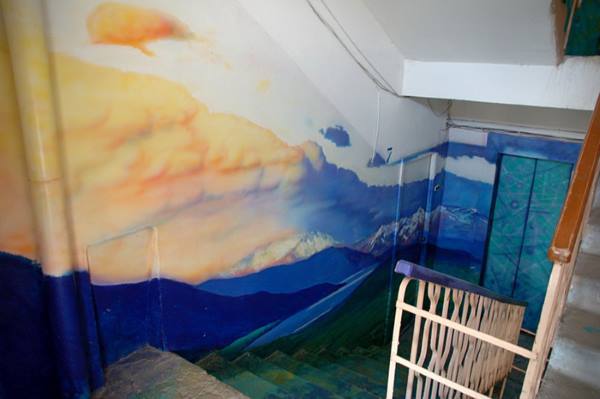 Murales en las escaleras: el artista ruso que transforma las casas en obras maestras