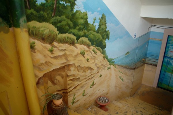 Murales nas escadas: o artista russo que transforma casas em obras-primas