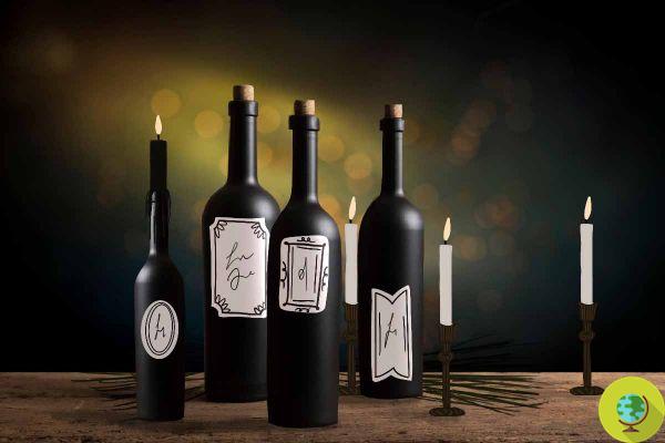 Don't throw away the old bottles! Recycle them to make elegant and beautiful DIY Halloween decorations