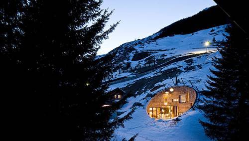 House Inside a Hill: na Suíça a villa dentro da colina