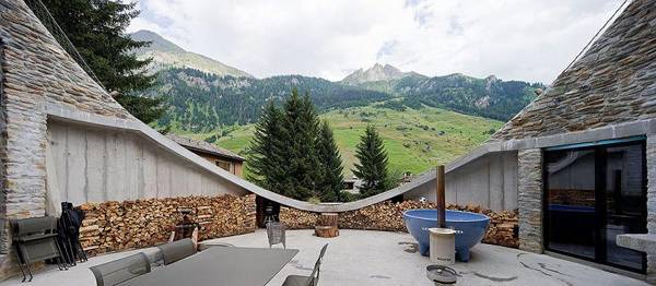 House Inside a Hill: in Switzerland the villa inside the hill