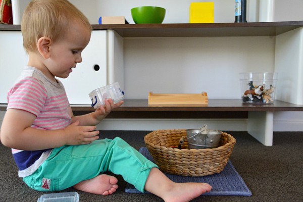 Montessori method: how to keep materials and toys in order